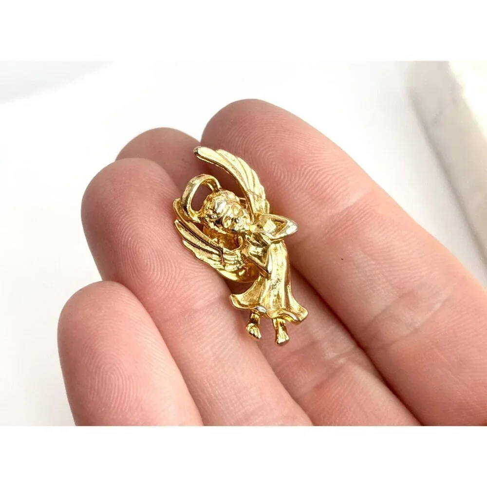 Praying Angel in Flight Gold Toned Vintage Costume Jewelry Brooch | Lapel Pin